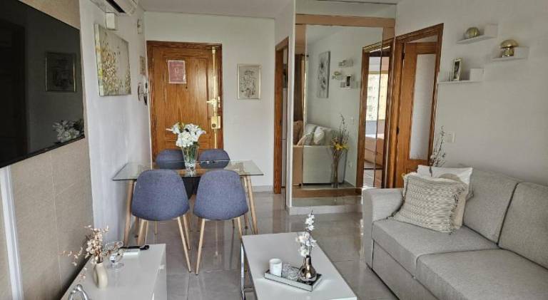 Holiday apartment with patio, garden & private pool | Suitable for remote work in Gandia