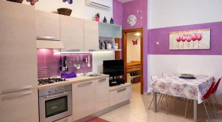 Holiday apartment with BBQ, yard & patio — photo 3