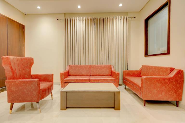 Super Collection O Ovel Hotel Grand