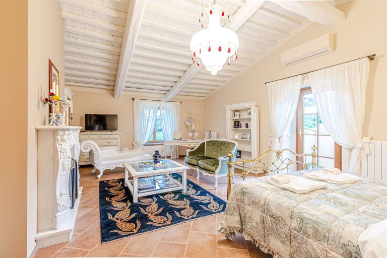 Fully equipped villa with yard, terrace & barbeque | City view | Pet-friendly — photo 4
