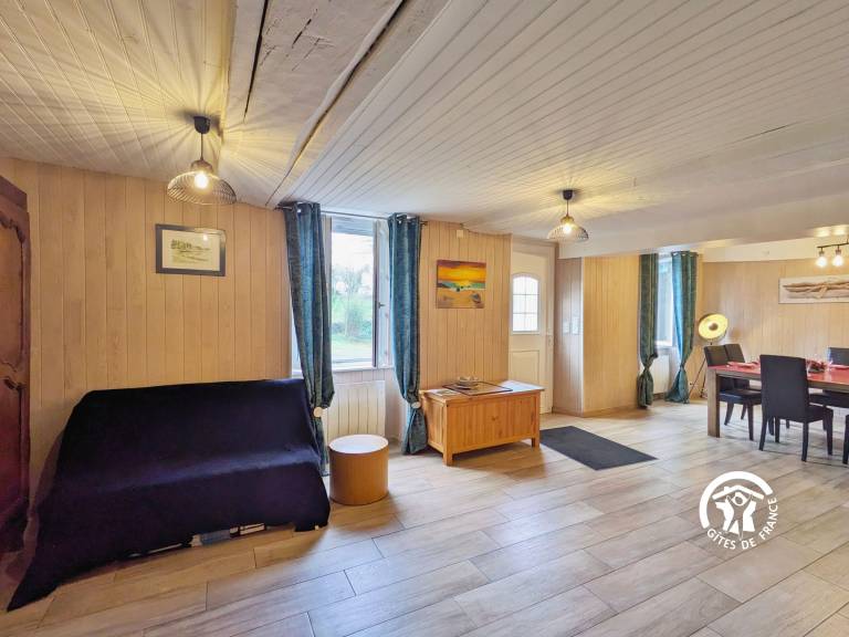 Charming Rural Retreat with Private Pond, Ideal for Fishing, Nature Lovers, Families & Pets — photo 4