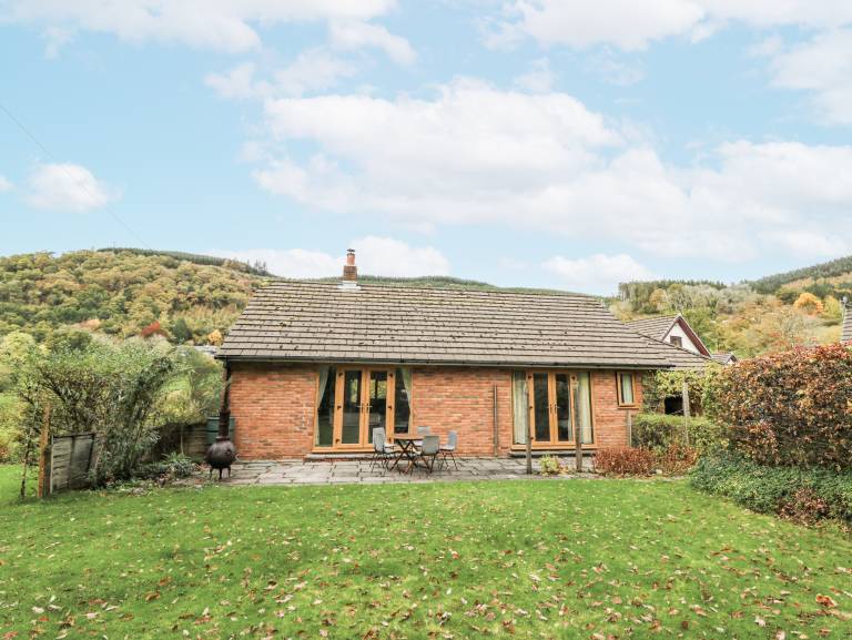 Child-friendly cottage with garden | Pets are welcome in Carmarthen