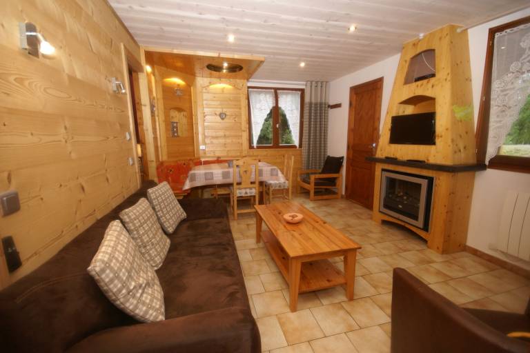 Chalet with patio, BBQ & yard | Mountain view — photo 2