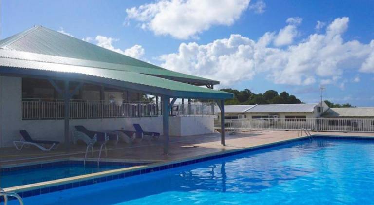 Holiday apartment with private pool & patio — photo 2