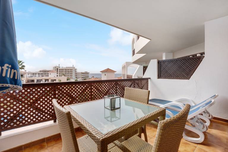 Vacation Apartment "Precioso En Golf De Sur" with Shared Pool, Private Terrace & Wi-Fi — photo 3
