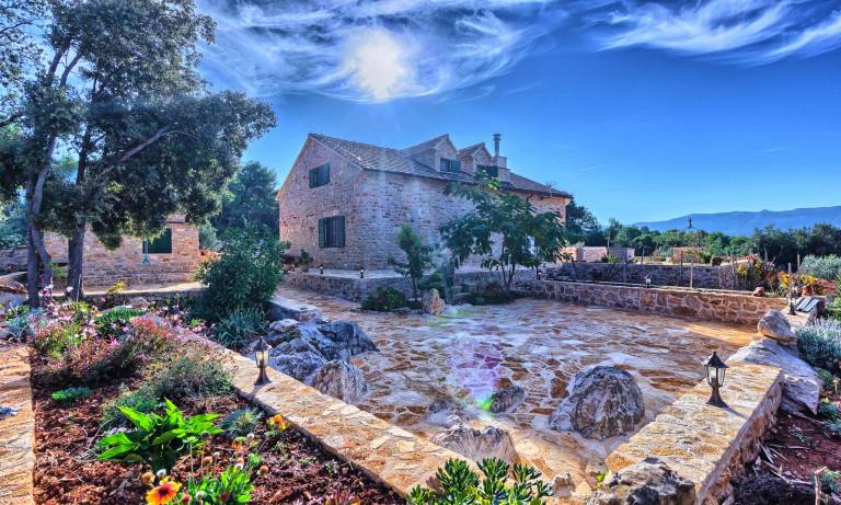 Finca Hvar - 3 individual houses, 5 bedrooms, bicycles for all, and a pool by MyWaycation — photo 5