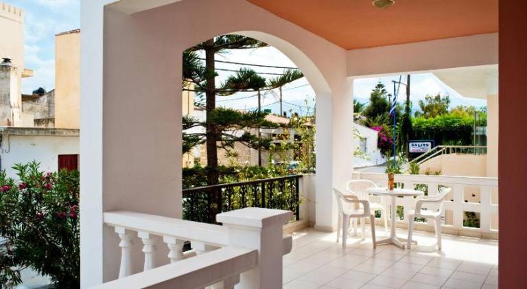 Captain Michalis Apartments - 750m from Kalamaki Beach in Chania