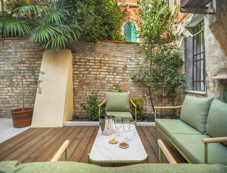 Fully equipped ample holiday apartment with yard | Near Piazza San Marco | Dogs allowed — photo 2