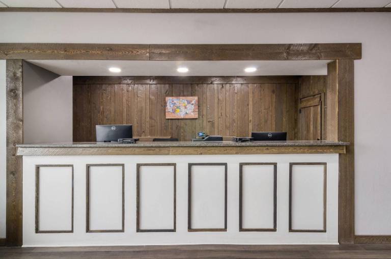 Econo Lodge Scottsbluff — photo 4