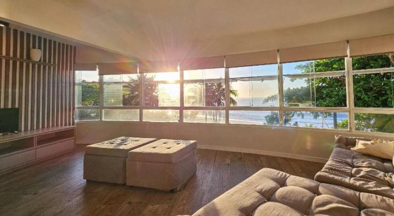Vacation home with terrace & yard | Beach nearby | Perfect for remote work | Pet-friendly — photo 3