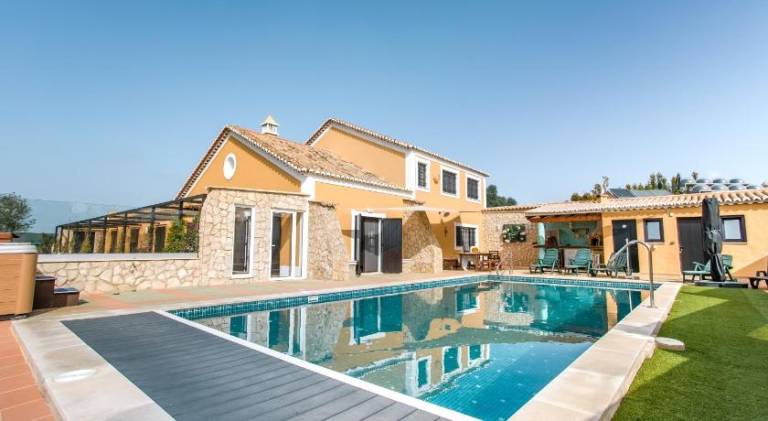Fully equipped wonderful villa with garden, patio & private pool | Pet-friendly in Lagos