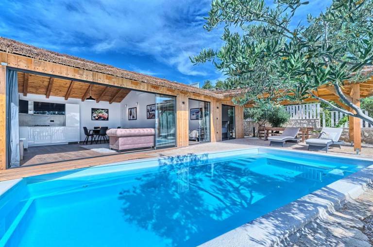 Beachfront Villa New Horizons III — photo 3