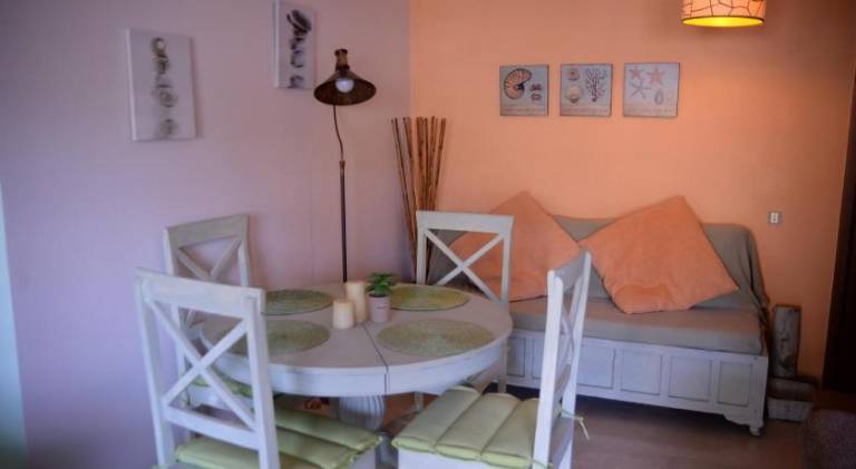 Fully equipped holiday apartment with patio & barbecue | Next to the beach | Pet-friendly in Loutraki-Agioi Theodoroi