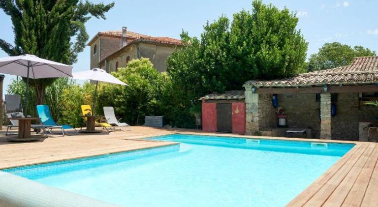 House with pool, BBQ & patio | Pets allowed — photo 2