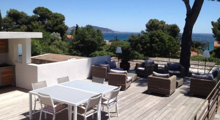 Holiday apartment with patio, barbecue & yard in La Ciotat