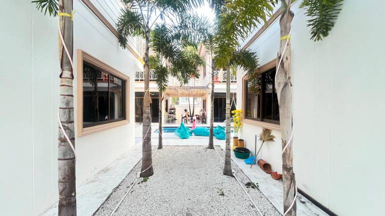 Holiday apartment with jacuzzi, garden & pool | Suitable for remote work — photo 3