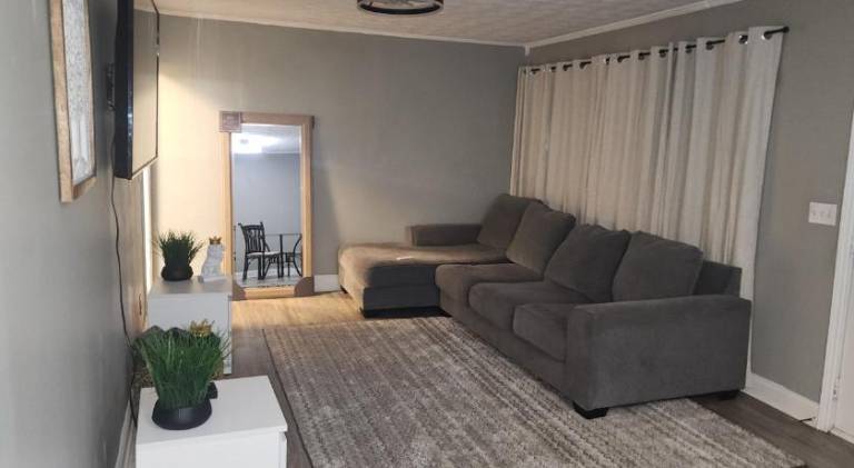 Spacious rental apartment | Dogs allowed in Atlanta, GA