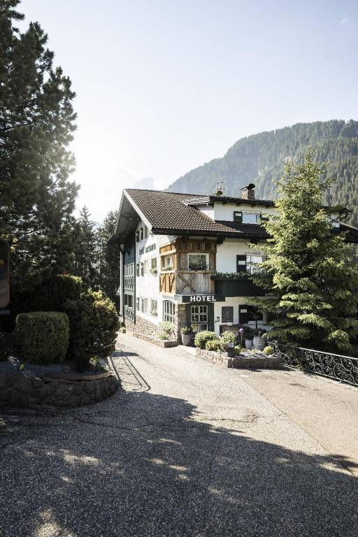 Alpstay - Chalet Hotel Hartmann - Adults Only in Ortisei
