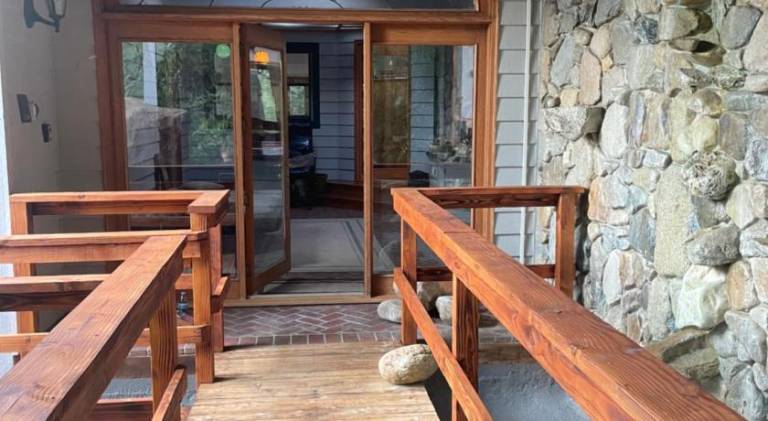 Charming vacation home with hot tub | Pets allowed in Three Rivers, CA