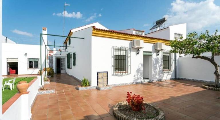 Casa  Villamanrique de la Condesa