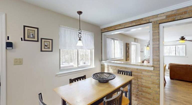 House with hot tub — photo 4