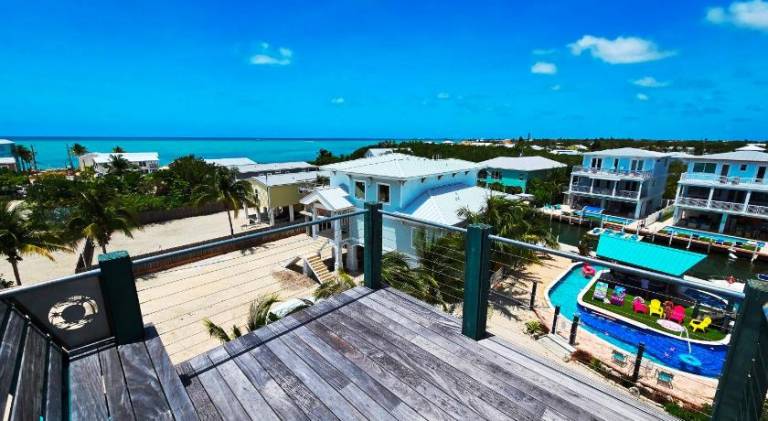 Vacation home with jacuzzi & pool — photo 3