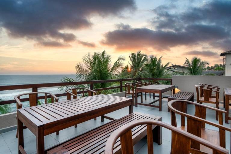Villa with pool, BBQ & hot tub | Suitable for remote work — photo 3