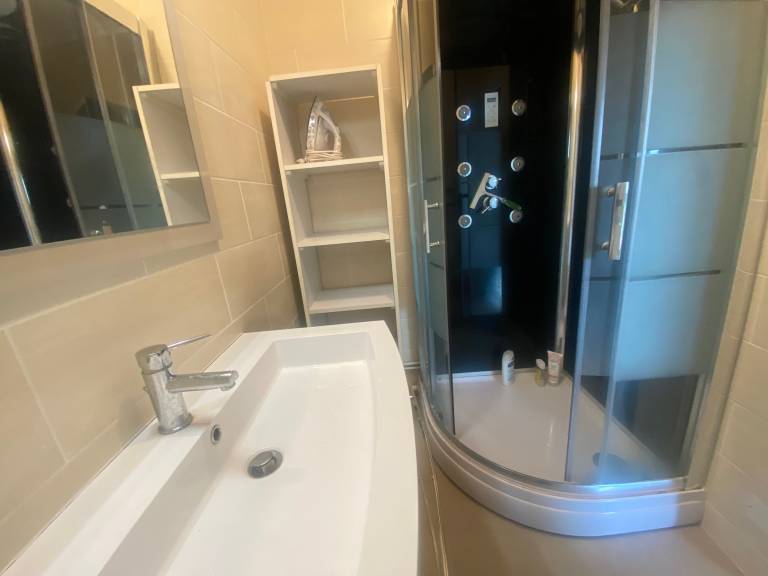 Studio in Arcachon with sea view, direct beach access, and secure parking — photo 4