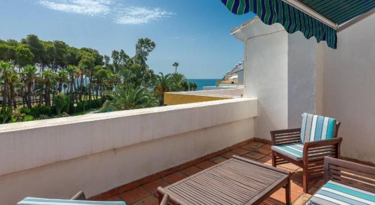 Spacious Beachfront Holiday Home — photo 5