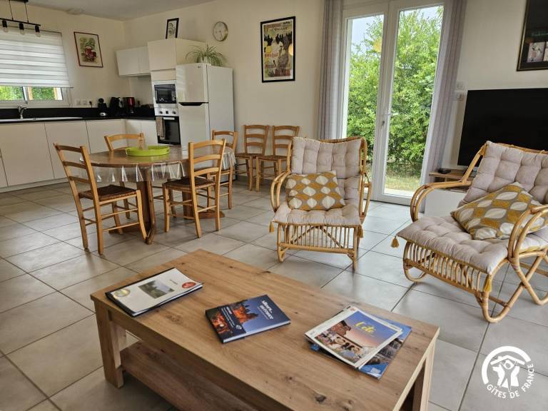 Gite with patio, BBQ & garden — photo 4