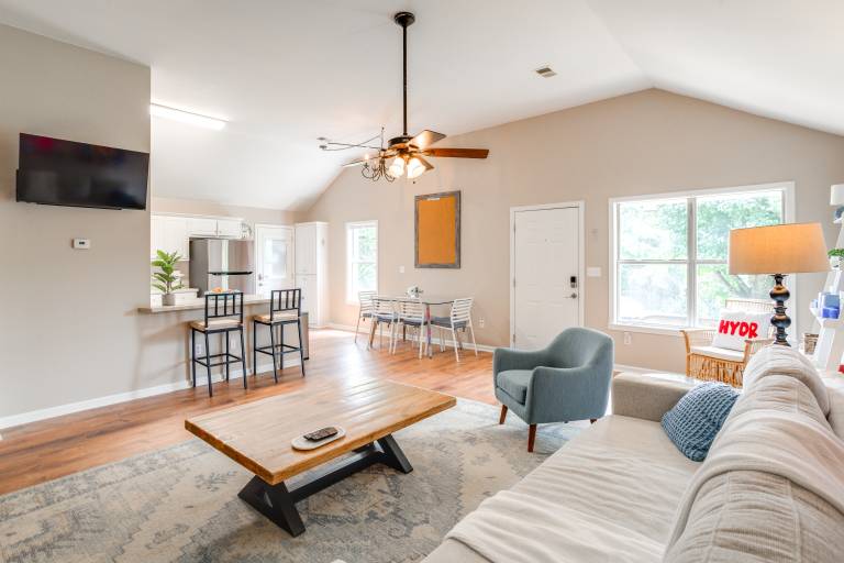 1 Mi to Ole Miss: Pet-Friendly Retreat w/ Yard — photo 3