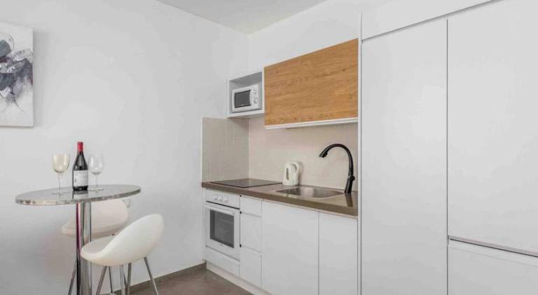NEW Cosy 2BR and parking By Banana Beach — photo 4