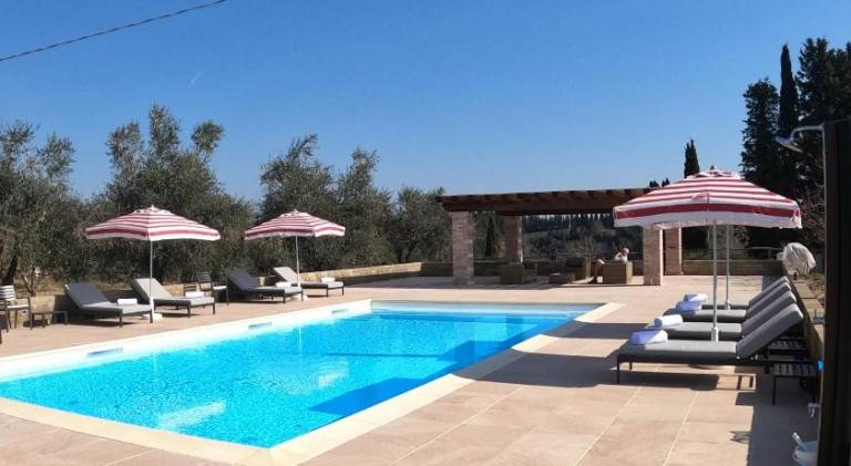 Apartment with yard, private pool & terrace — photo 4