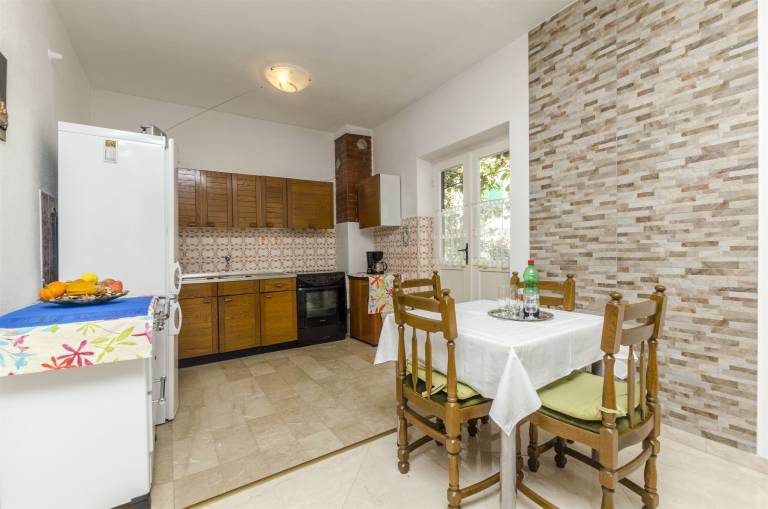 Vacation home with BBQ & garden | Pet-friendly — photo 4