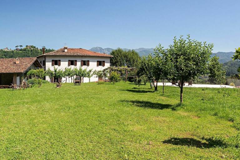 Villa with patio, barbeque & yard — photo 2