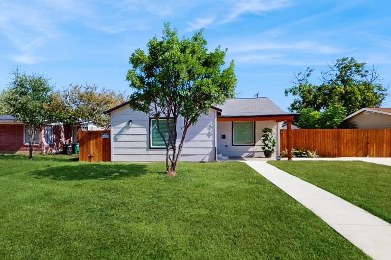 4BR Cozy House w kitchen & great location