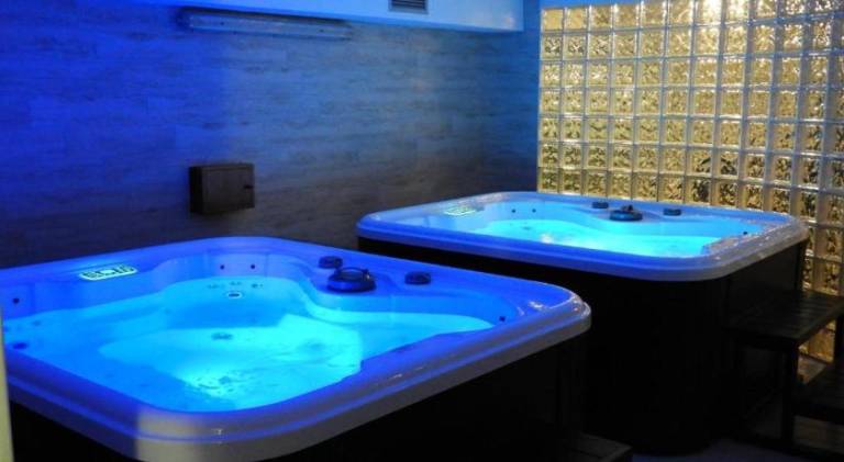 Serviced apartment with sauna, jacuzzi & terrace — photo 3