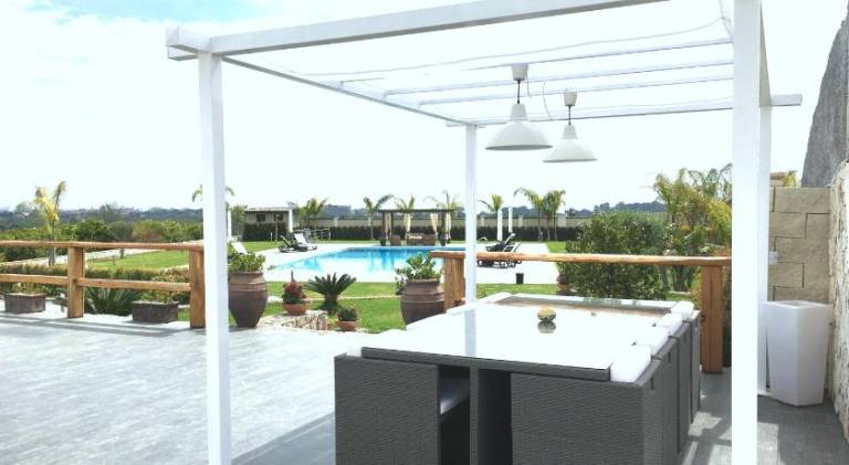 Villa with jacuzzi & pool — photo 4