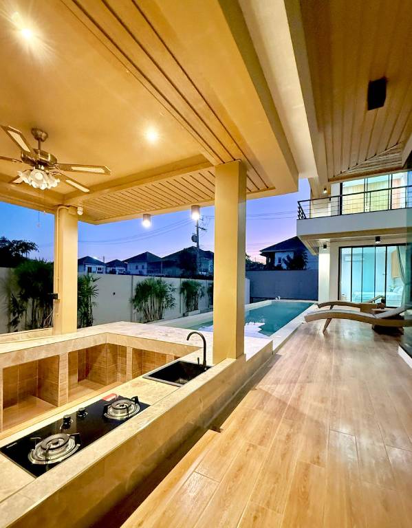 Villa with yard, jacuzzi & pool | Good for workation — photo 4