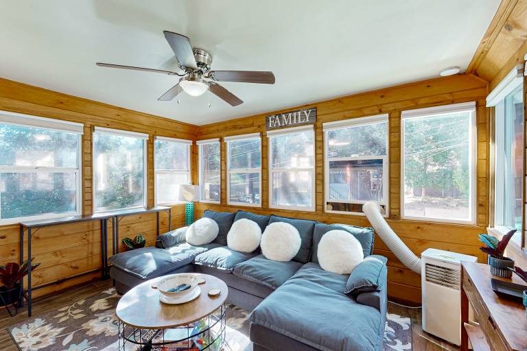 Relaxing Retreat w/ Deck, 1 Mi to Lake Arrowhead! in Lake Arrowhead, CA