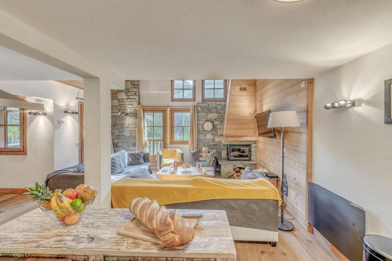 Chalet, view ski slopes, terrace, balcony, fireplace or stove, tv, ski locker, 129m², Tignes — photo 4