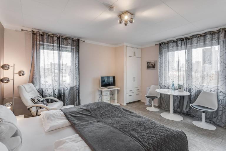 Nice serviced apartment with patio | Dogs allowed — photo 2