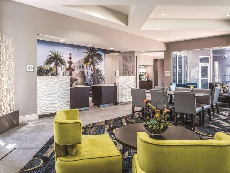 La Quinta Inn & Suites by Wyndham Orlando Lake Mary — photo 4