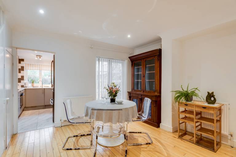 Bright & Spacious 2 Bedroom Jericho House