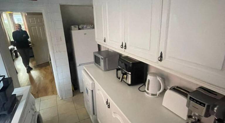 The Lagan Pad - 4-Bed Home with Free Parking Sleeps 9 — photo 4