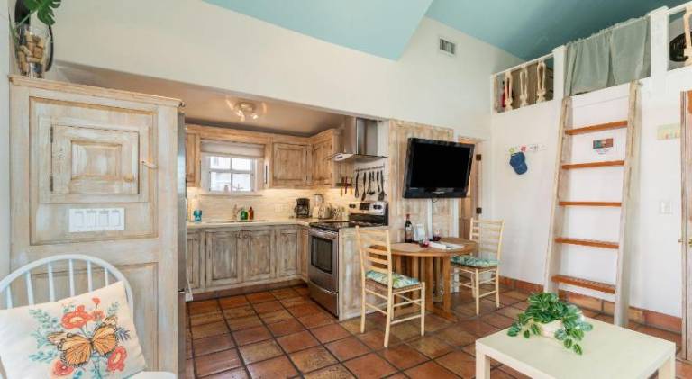 Casita de Catherine by AvantStay 1 Block to Duval St w Hot Tub — photo 5