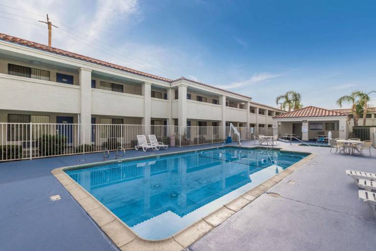Motel 6 Hemet, CA — photo 2