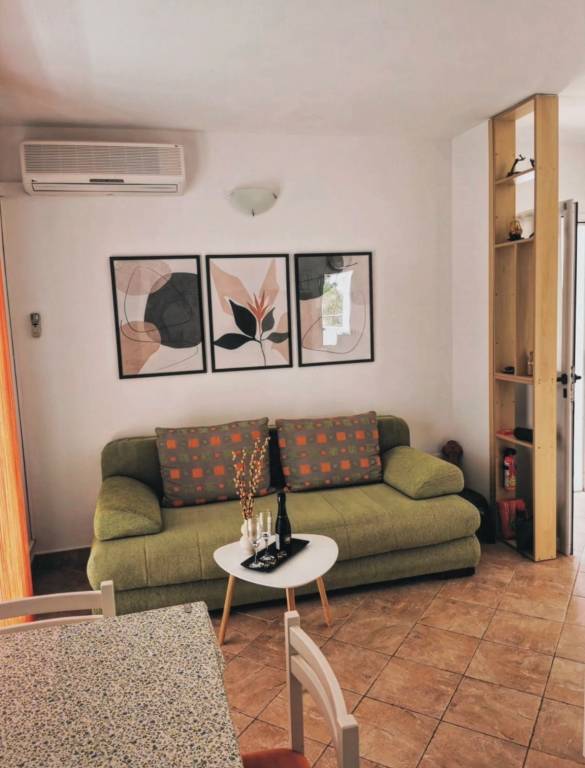 One bedroom apartment near beach Cove Pokrivenik, Hvar (A-18955-a) — photo 3