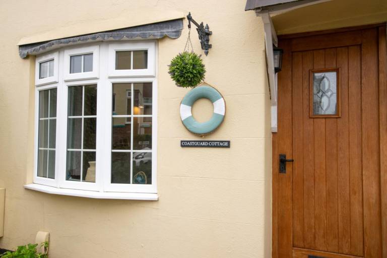 Cottage | Beach nearby | Pets are welcome — photo 2