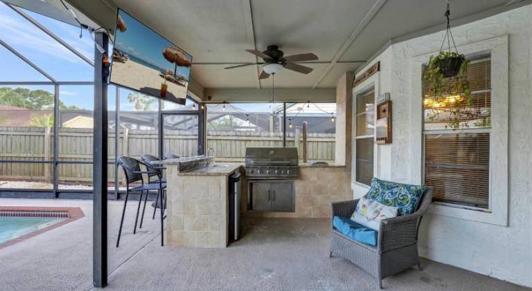 Stunning Heated Pool House for 10 in Brandon, FL — photo 5